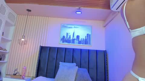 Viiolett online show from 11.09.25