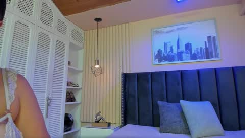 Viiolett online show from 11.28.25