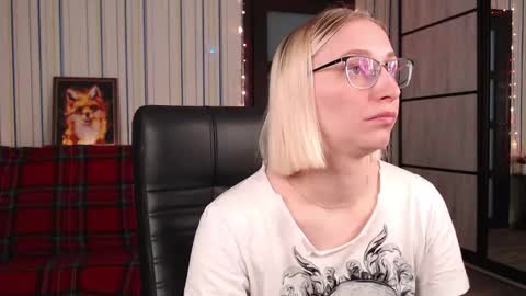 Snapshot of vikaericka chatting on 02.14.26 Vika online show from 02.14.26