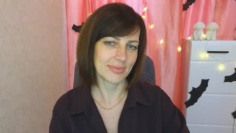 Snapshot of vikasoul chatting on 10.27.25 Vika online show from 10.27.25