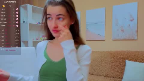 Snapshot of vikiberry chatting on 10.03.25 vikiberry online show from 10.03.25