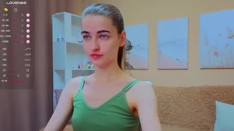 Snapshot of vikiberry chatting on 10.05.25 vikiberry online show from 10.05.25