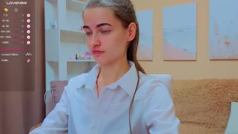 Snapshot of vikiberry chatting on 10.14.25 vikiberry online show from 10.14.25