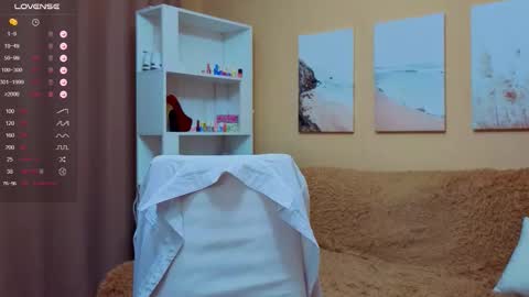 Snapshot of vikiberry chatting on 10.19.25 vikiberry online show from 10.19.25