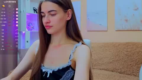 Snapshot of vikiberry chatting on 10.23.25 vikiberry online show from 10.23.25