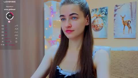 Snapshot of vikiberry chatting on 12.19.25 vikiberry online show from 12.19.25