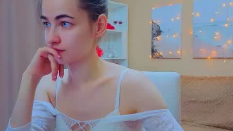 Snapshot of vikiberry chatting on 03.19.26 vikiberry online show from 03.19.26