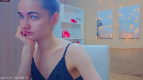 Snapshot of vikiberry chatting on 03.22.26 vikiberry online show from 03.22.26