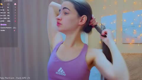 Snapshot of vikiberry chatting on 03.24.26 vikiberry online show from 03.24.26