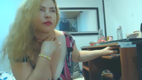 VIKKKTORIAAA online show from 03.05.25