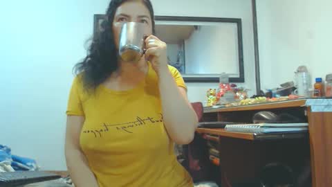 VIKKKTORIAAA online show from 10.13.25