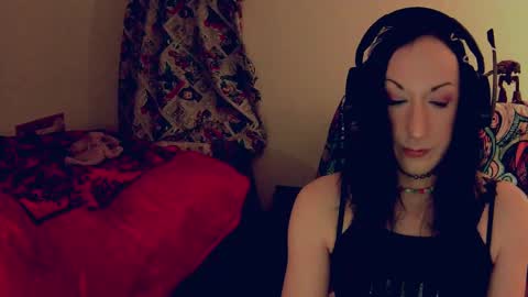 vikskikat online show from 12.14.24