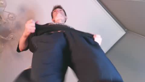 Snapshot of viksons chatting on 02.05.25 Max online show from 02.05.25