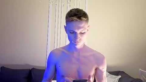 Snapshot of viksons chatting on 06.11.26 Max online show from 06.11.26