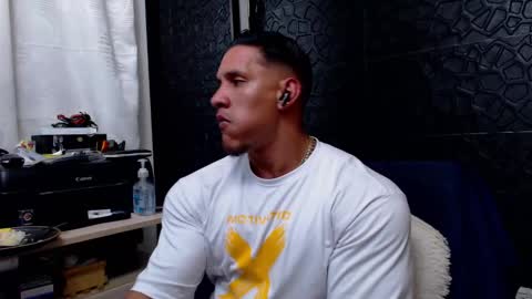 Snapshot of viktorherrera chatting on 02.06.25 Viktor Herrera online show from 02.06.25