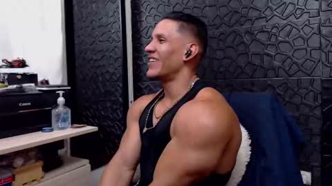 Snapshot of viktorherrera chatting on 02.14.25 Viktor Herrera online show from 02.14.25