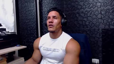 Snapshot of viktorherrera chatting on 03.04.25 Viktor Herrera online show from 03.04.25