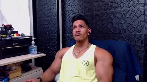 Snapshot of viktorherrera chatting on 03.12.25 Viktor Herrera online show from 03.12.25