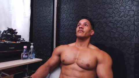 Snapshot of viktorherrera chatting on 09.08.25 Viktor Herrera online show from 09.08.25