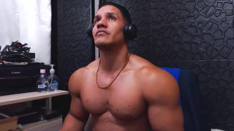 Snapshot of viktorherrera chatting on 09.11.25 Viktor Herrera online show from 09.11.25