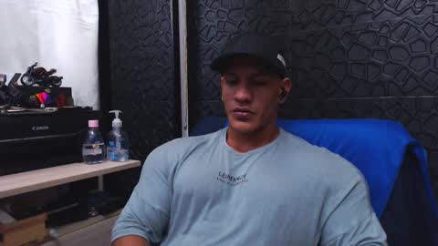 Snapshot of viktorherrera chatting on 09.20.25 Viktor Herrera online show from 09.20.25