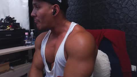 Snapshot of viktorherrera chatting on 09.24.25 Viktor Herrera online show from 09.24.25