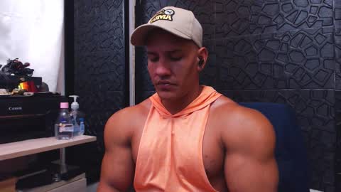 Snapshot of viktorherrera chatting on 09.28.25 Viktor Herrera online show from 09.28.25