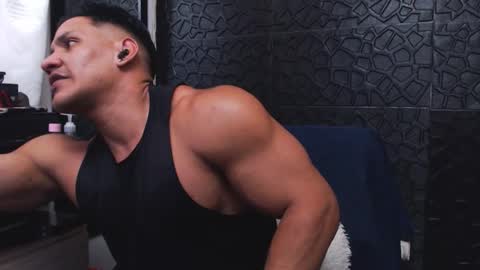 Snapshot of viktorherrera chatting on 09.29.25 Viktor Herrera online show from 09.29.25