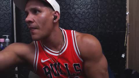 Snapshot of viktorherrera chatting on 10.10.25 Viktor Herrera online show from 10.10.25