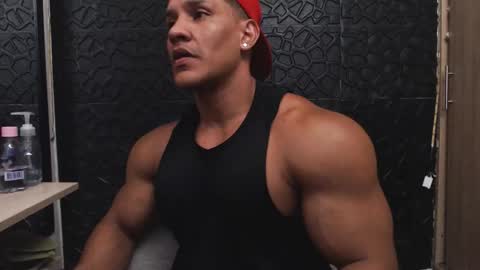 Snapshot of viktorherrera chatting on 10.10.25 Viktor Herrera online show from 10.10.25