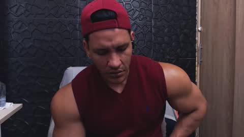 Snapshot of viktorherrera chatting on 10.17.25 Viktor Herrera online show from 10.17.25