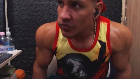 Snapshot of viktorherrera chatting on 10.23.25 Viktor Herrera online show from 10.23.25