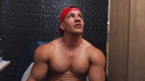 Snapshot of viktorherrera chatting on 11.02.25 Viktor Herrera online show from 11.02.25