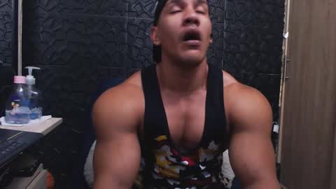 Snapshot of viktorherrera chatting on 11.04.25 Viktor Herrera online show from 11.04.25