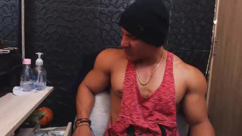 Snapshot of viktorherrera chatting on 11.10.25 Viktor Herrera online show from 11.10.25