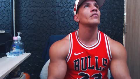 Snapshot of viktorherrera chatting on 11.14.25 Viktor Herrera online show from 11.14.25