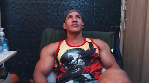 Snapshot of viktorherrera chatting on 11.24.25 Viktor Herrera online show from 11.24.25