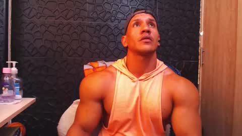 Snapshot of viktorherrera chatting on 11.26.25 Viktor Herrera online show from 11.26.25