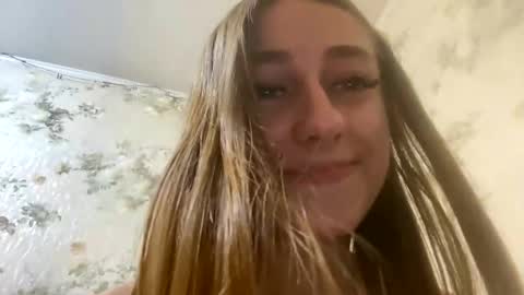 Snapshot of viktoria9898 chatting on 01.15.25 Sweett online show from 01.15.25