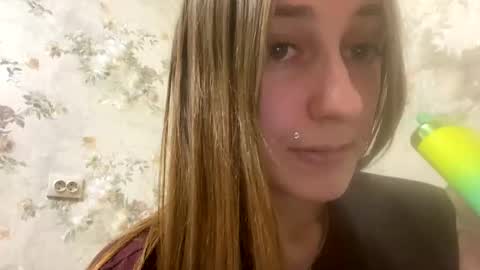 Snapshot of viktoria9898 chatting on 02.04.25 Sweett online show from 02.04.25