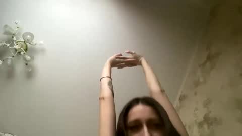 Snapshot of viktoria9898 chatting on 02.11.25 Sweett online show from 02.11.25