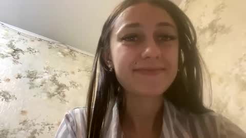 Snapshot of viktoria9898 chatting on 03.11.25 Sweett online show from 03.11.25