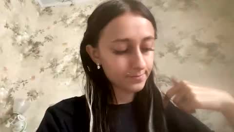 Snapshot of viktoria9898 chatting on 09.29.25 Sweett online show from 09.29.25