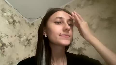 Snapshot of viktoria9898 chatting on 10.14.25 Sweett online show from 10.14.25