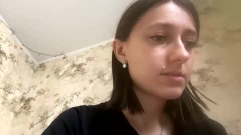 Snapshot of viktoria9898 chatting on 11.17.25 Sweett online show from 11.17.25