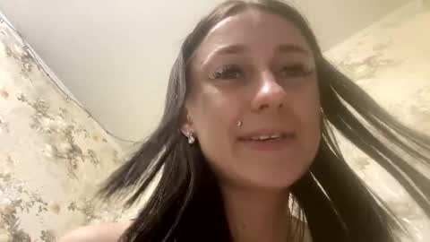 Snapshot of viktoria9898 chatting on 03.01.26 Sweett online show from 03.01.26