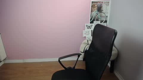 Snapshot of viktoria_lovely chatting on 02.11.25 viktoria_lovely online show from 02.11.25