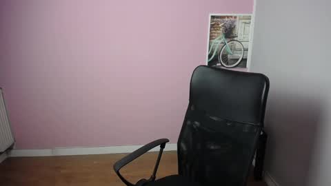 Snapshot of viktoria_lovely chatting on 02.17.25 viktoria_lovely online show from 02.17.25