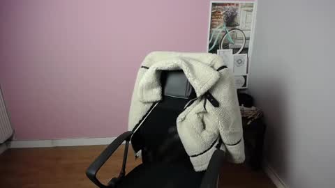 Snapshot of viktoria_lovely chatting on 02.19.25 viktoria_lovely online show from 02.19.25