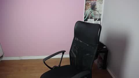 Snapshot of viktoria_lovely chatting on 09.15.25 viktoria_lovely online show from 09.15.25